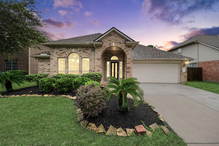 Property photo for 2412 Appian Way, Pearland, TX