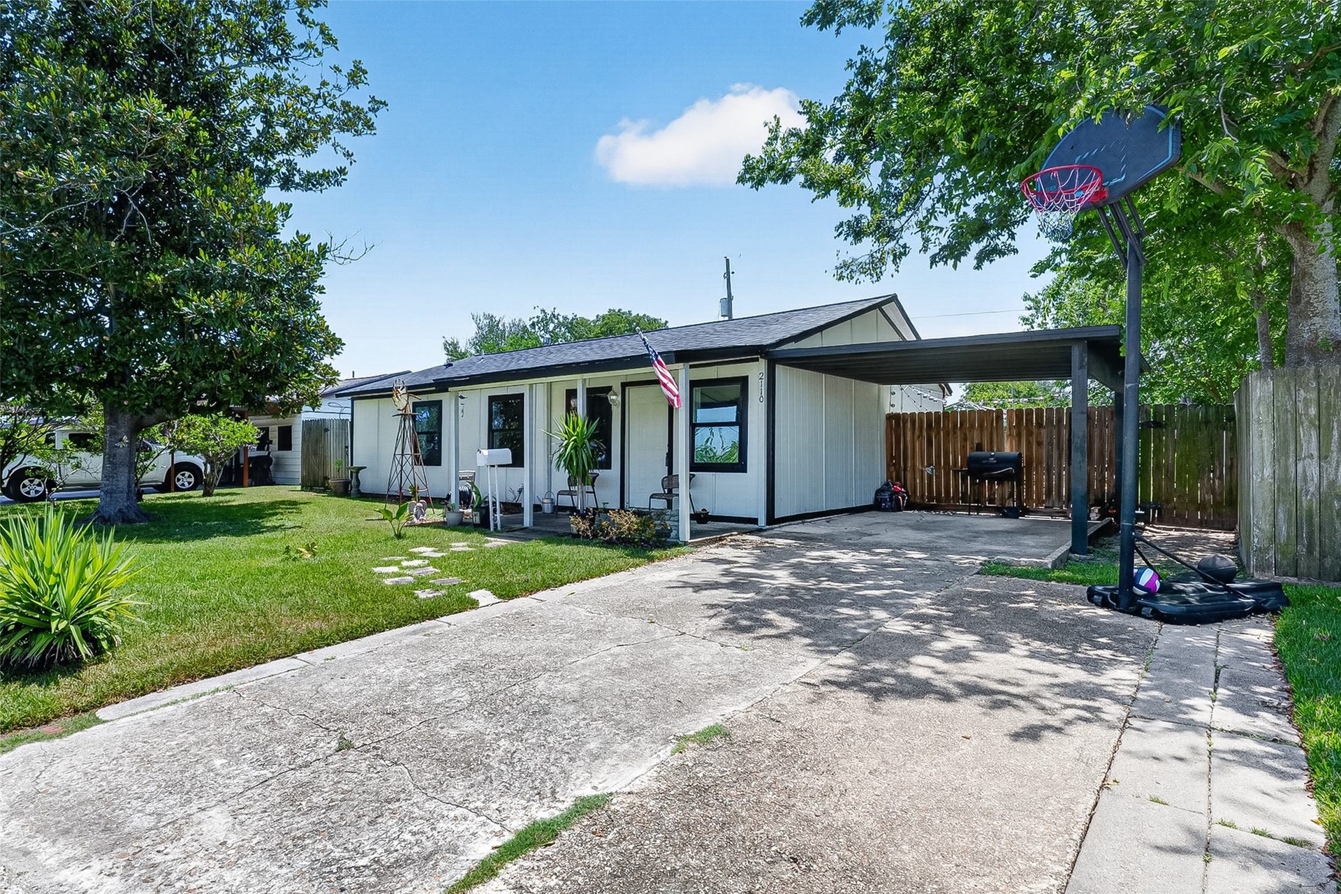 2110 Hillshire Drive, Deer Park, TX 77536 2110 Hillshire Drive, Deer Park, TX 77536
