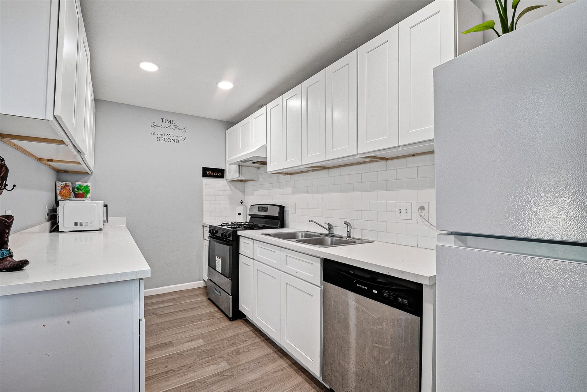 2110 Hillshire Drive, Deer Park, TX 77536 Virtual Staging