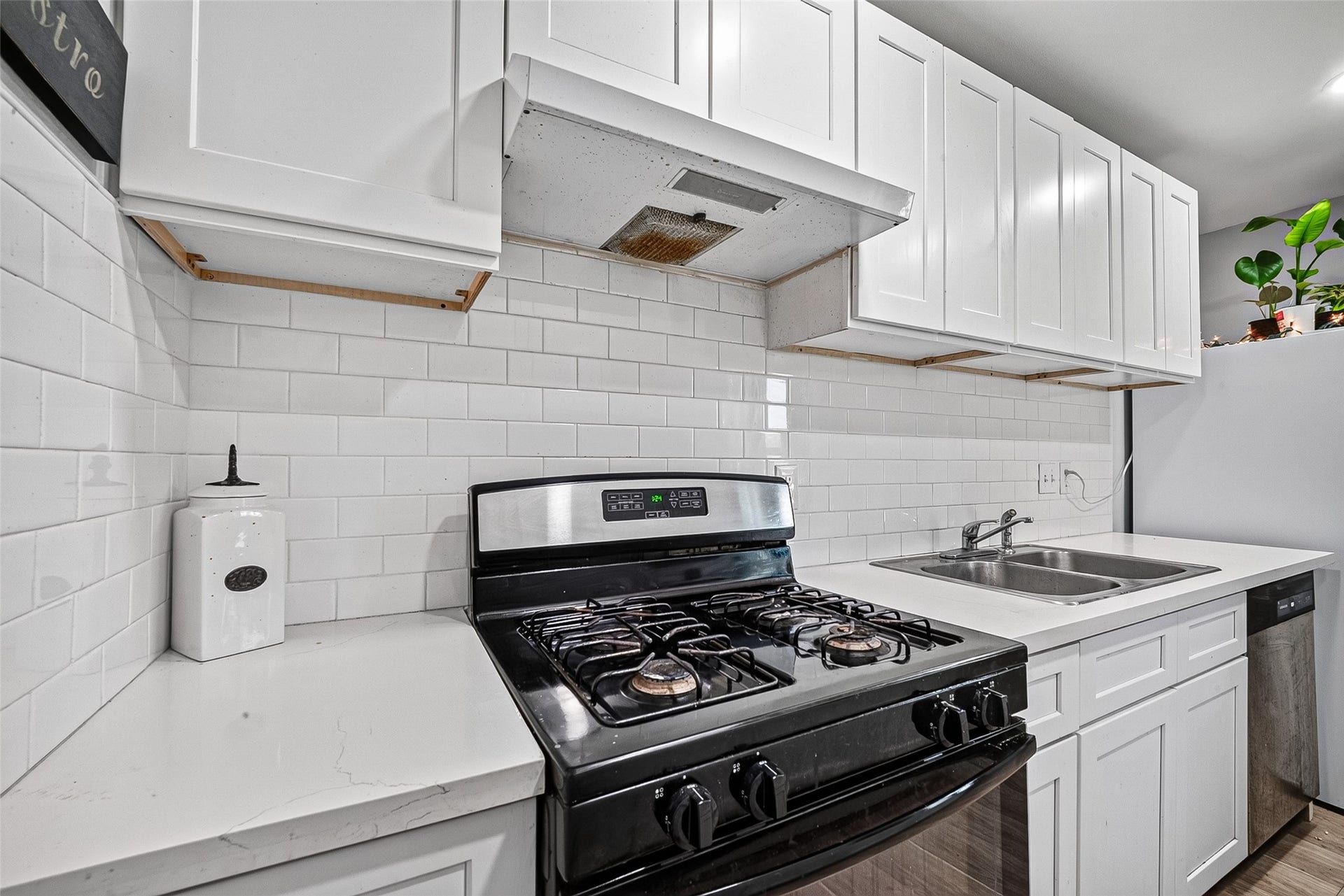2110 Hillshire Drive, Deer Park, TX 77536 2110 Hillshire Drive, Deer Park, TX 77536
