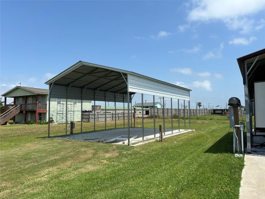 Property photo for 992 S Monkhouse Drive, Crystal Beach, TX