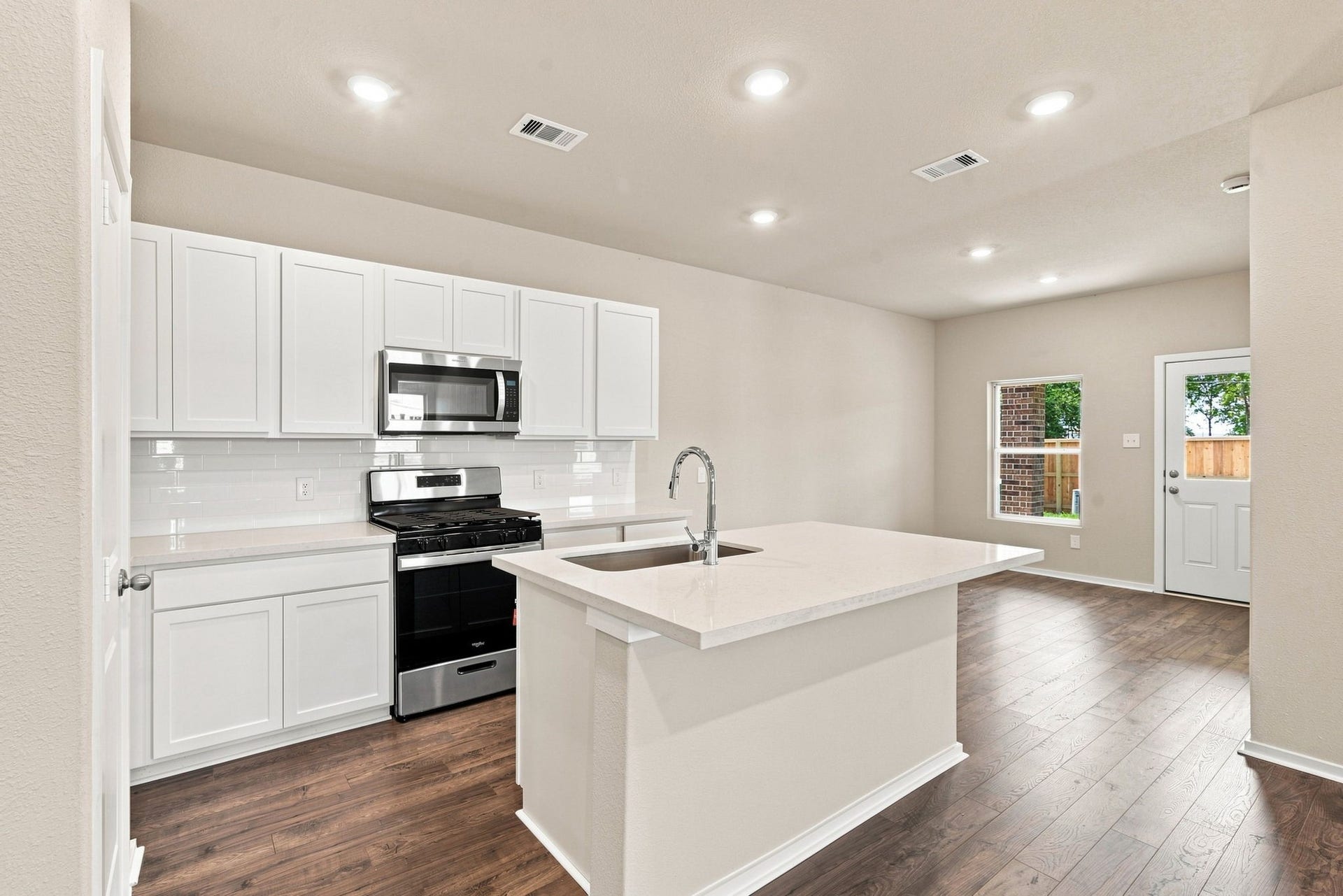 2796 English Laurel Drive, Alvin, TX 77511 2796 English Laurel Drive, Alvin, TX 77511