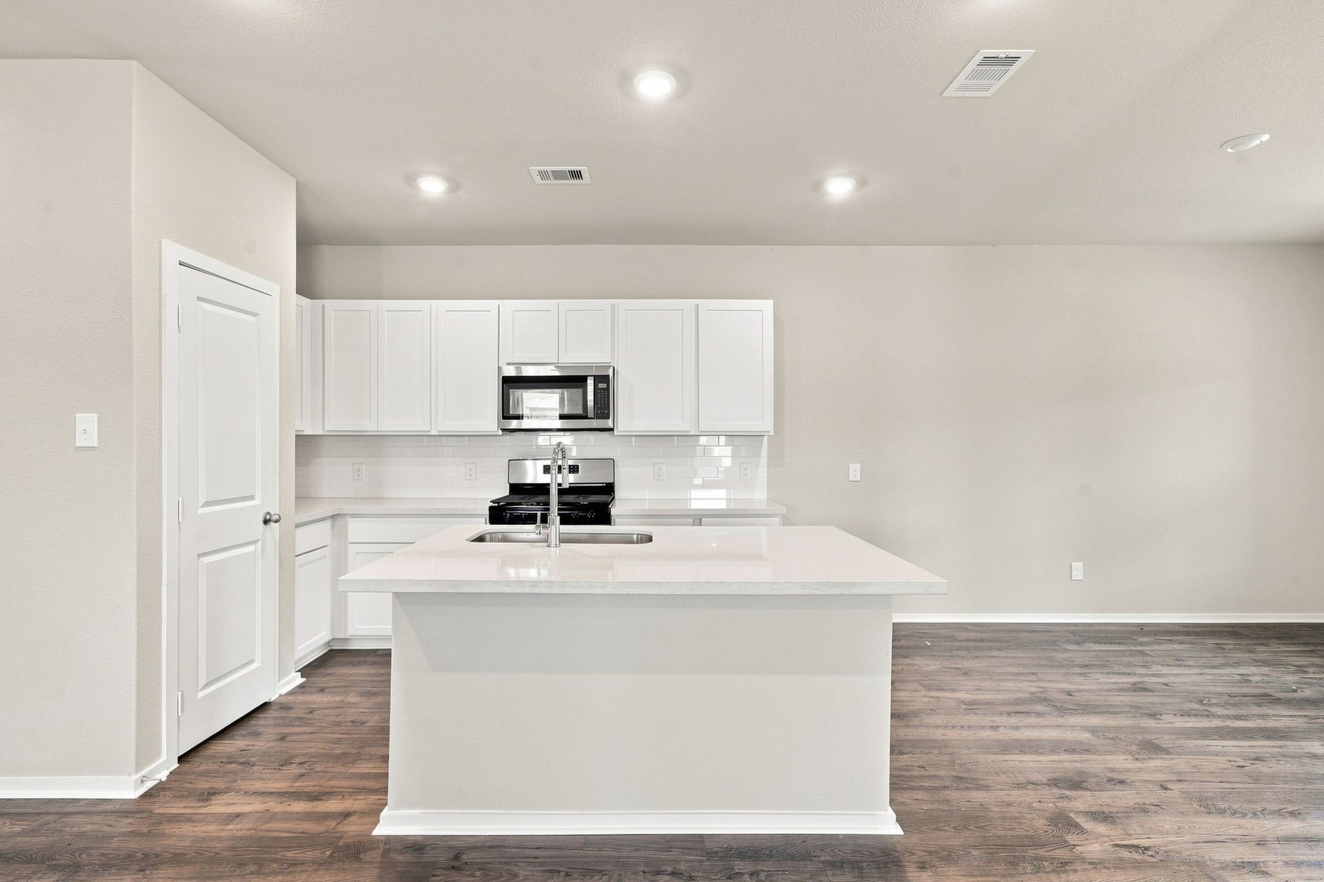 2796 English Laurel Drive, Alvin, TX 77511 2796 English Laurel Drive, Alvin, TX 77511