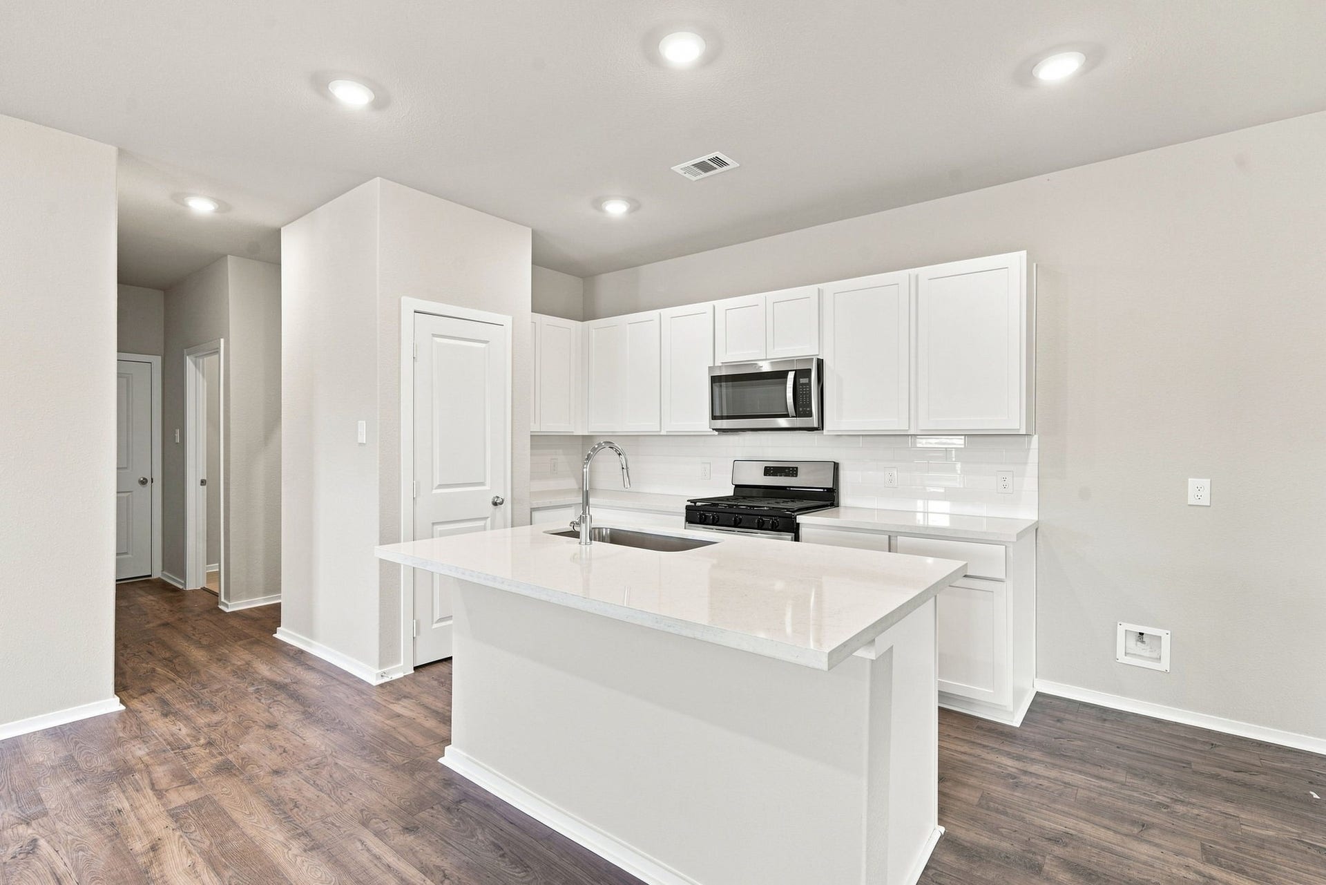2796 English Laurel Drive, Alvin, TX 77511 2796 English Laurel Drive, Alvin, TX 77511