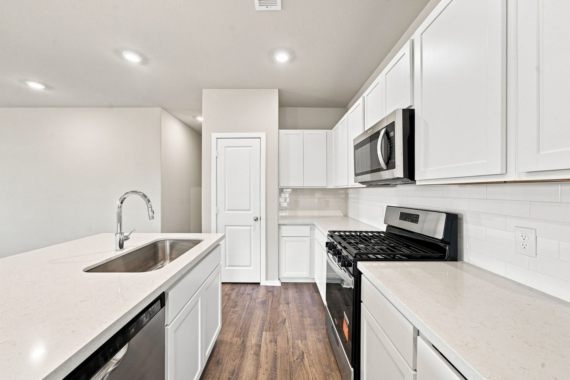 2796 English Laurel Drive, Alvin, TX 77511 2796 English Laurel Drive, Alvin, TX 77511