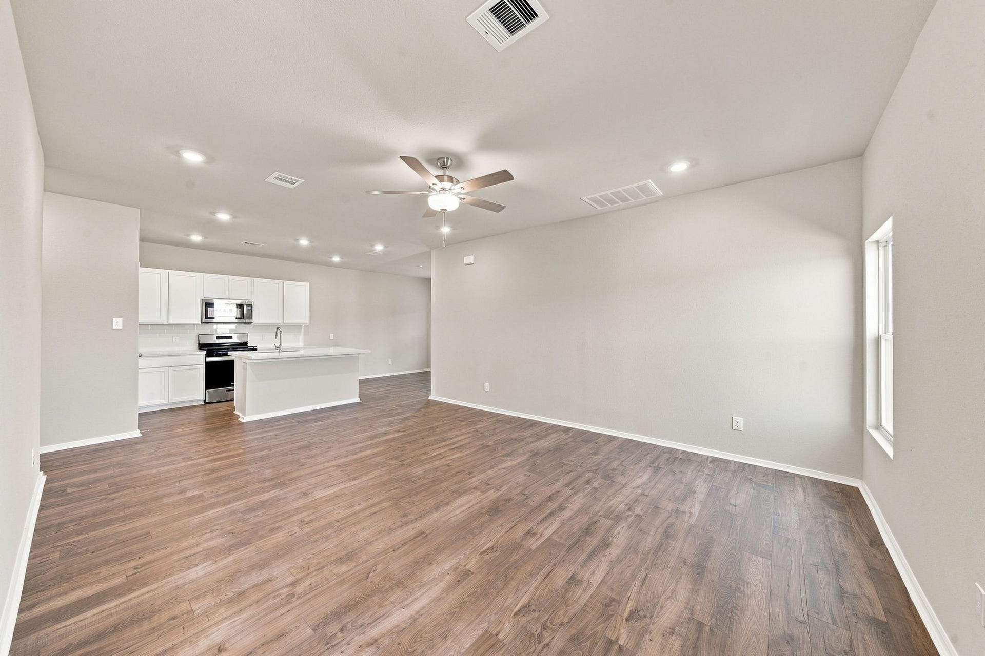 2796 English Laurel Drive, Alvin, TX 77511 2796 English Laurel Drive, Alvin, TX 77511