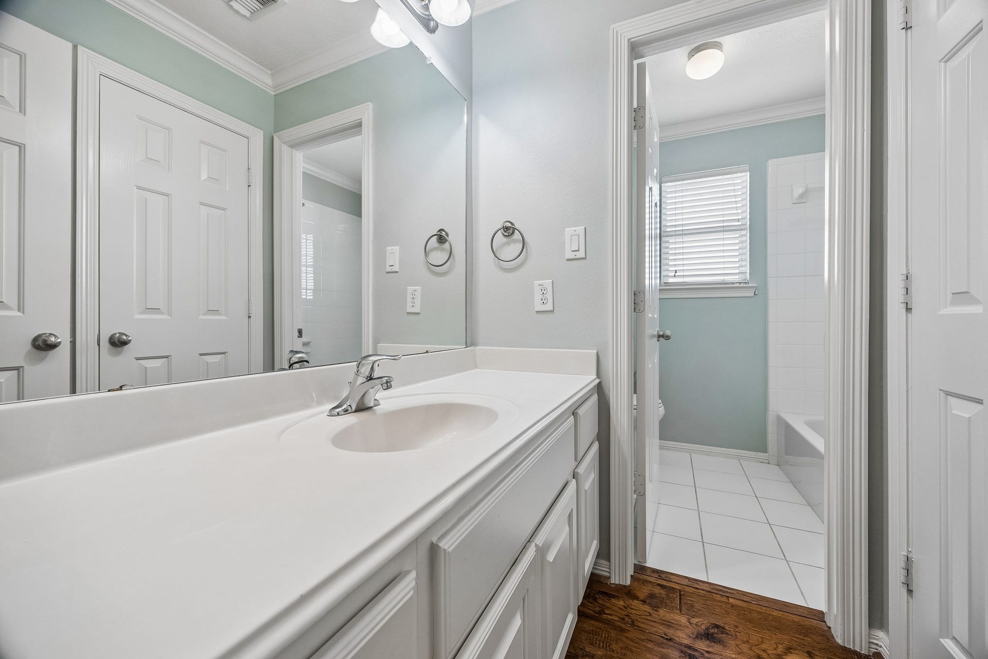 813 Olive Street, Houston, TX 77007 A bright, functional bathroom with convenient vanity storage for everyday essentials.