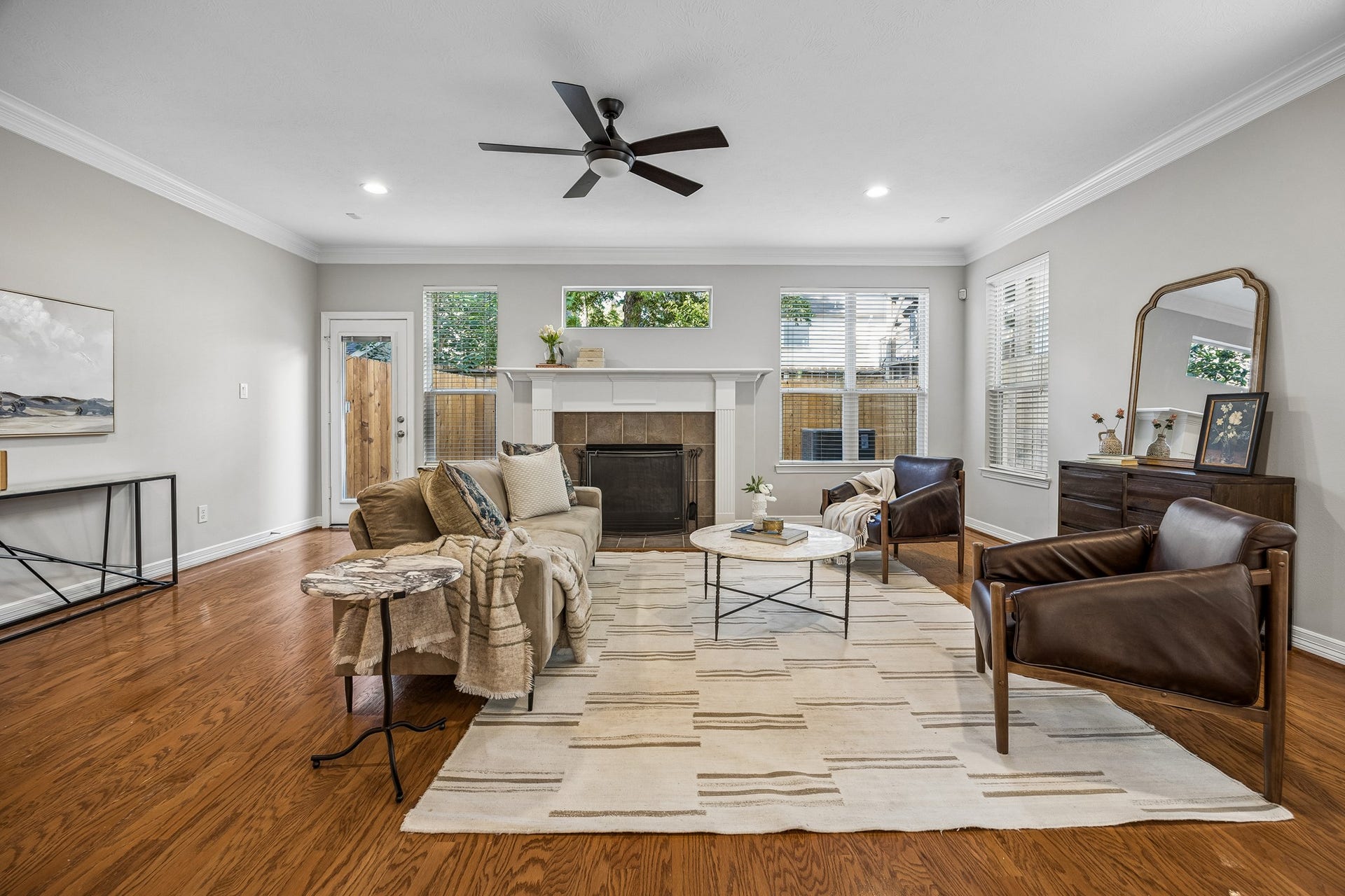813 Olive Street, Houston, TX 77007 Settle in, spread out, and enjoy a home that makes everyday living feel effortless.