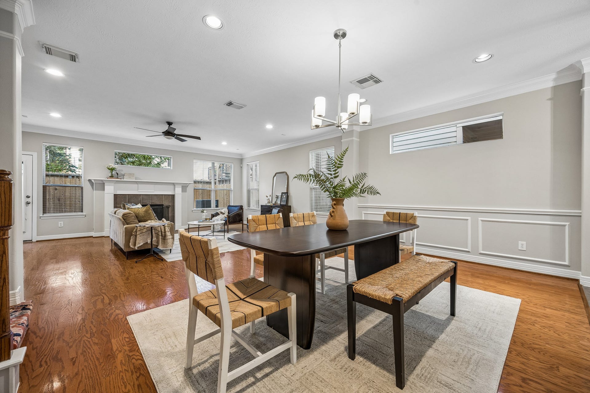 813 Olive Street, Houston, TX 77007 A welcoming space to share good food, great conversation, and time together.