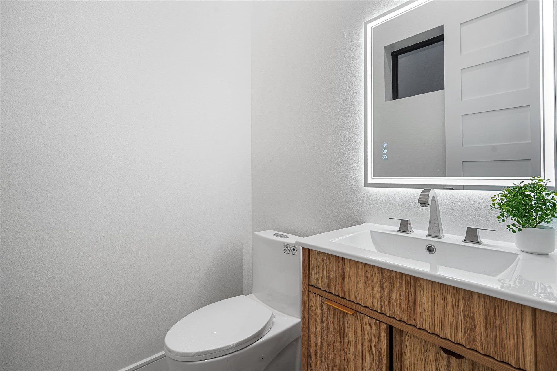 3531 Bradford Street, Houston, TX 77025 Guest half bath