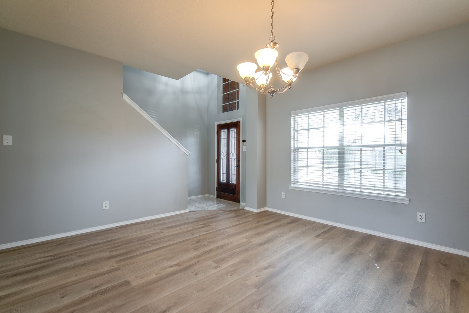 9703 Berkshire Trace, Pearland, TX 77584 Front door area