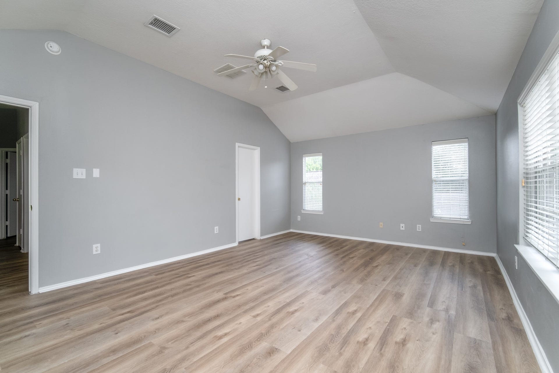 9703 Berkshire Trace, Pearland, TX 77584 Tons of natural light in the primary room and throughout the home