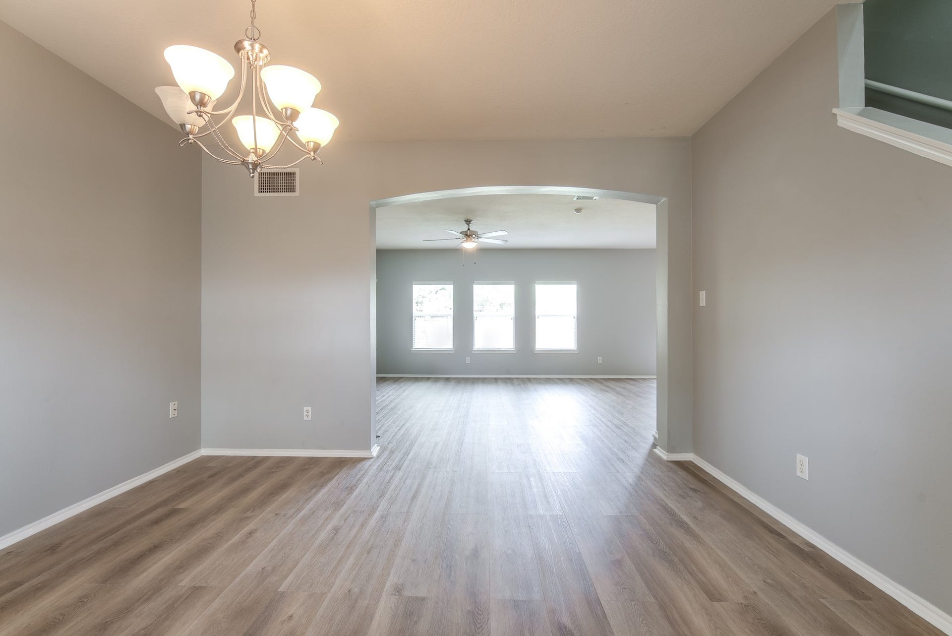 9703 Berkshire Trace, Pearland, TX 77584 View into the living spave from the front flexible space