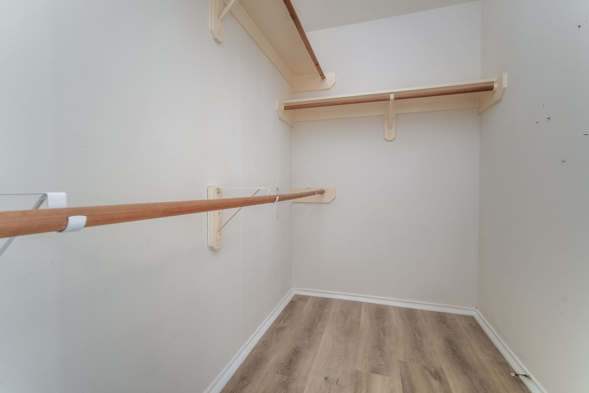 9703 Berkshire Trace, Pearland, TX 77584 Primary closet