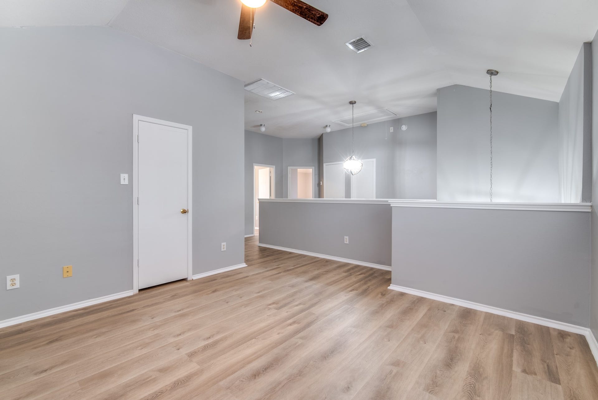 9703 Berkshire Trace, Pearland, TX 77584 Large game room on the second floor