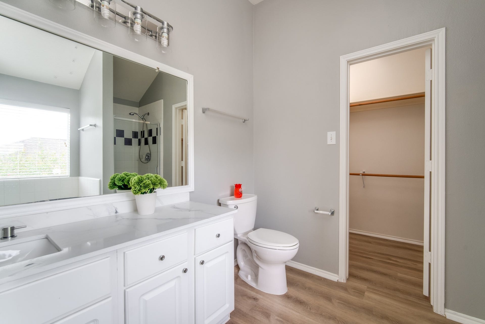 9703 Berkshire Trace, Pearland, TX 77584 Primary bathroom and walk in closet