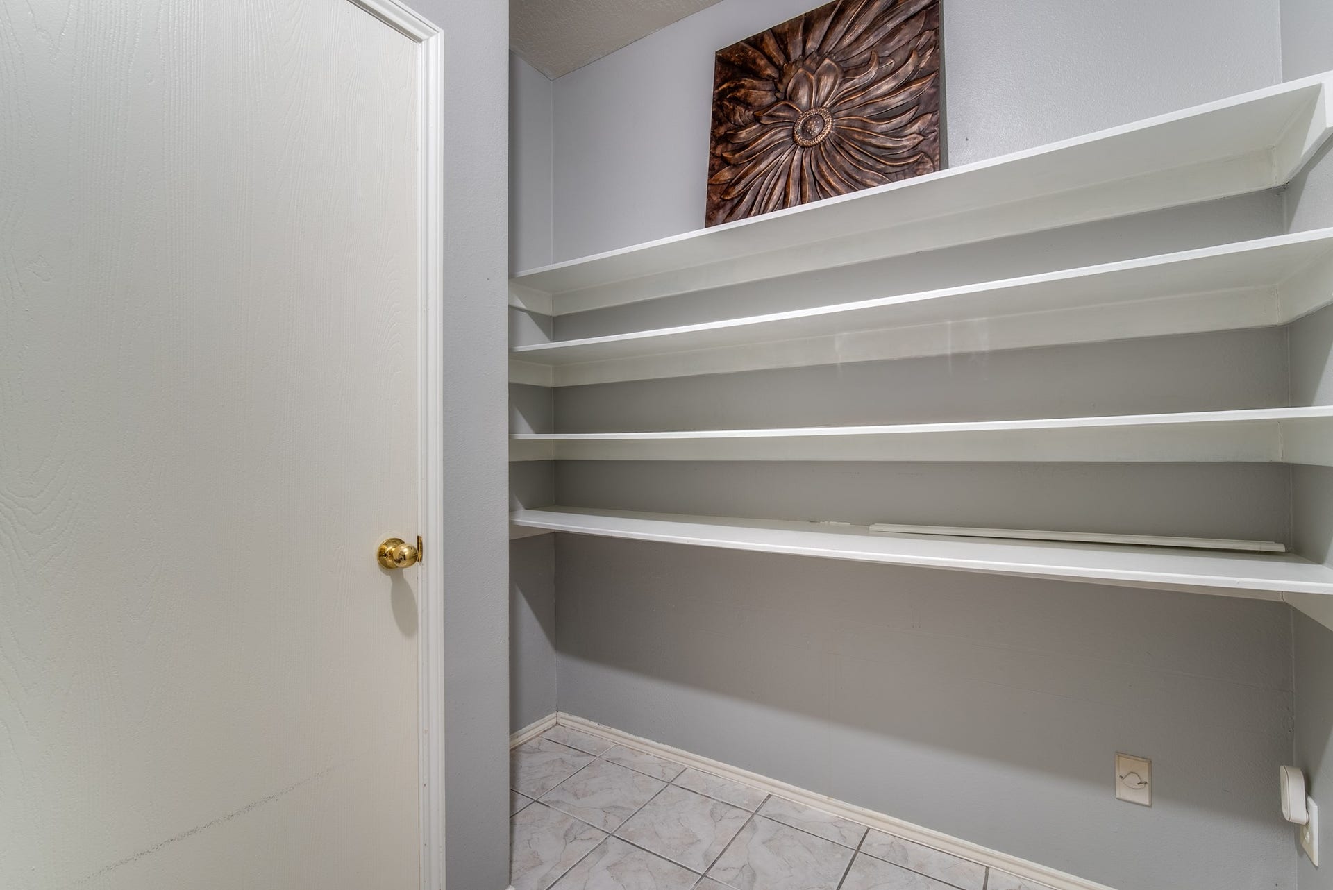9703 Berkshire Trace, Pearland, TX 77584 Large storage cloest