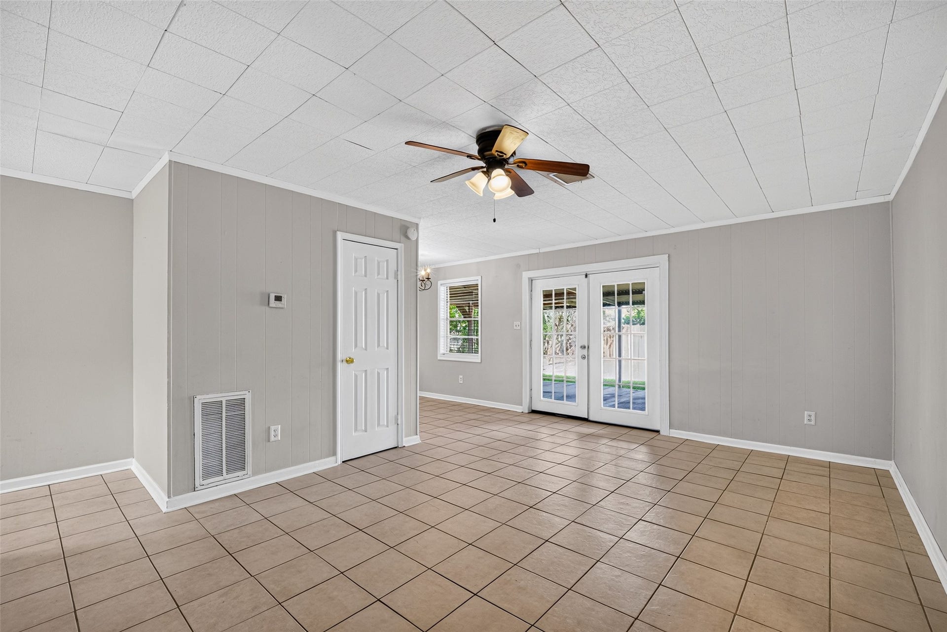 12207 Flushing Meadows Drive, Houston, TX 77089 Hard surface flooring throughout main living area