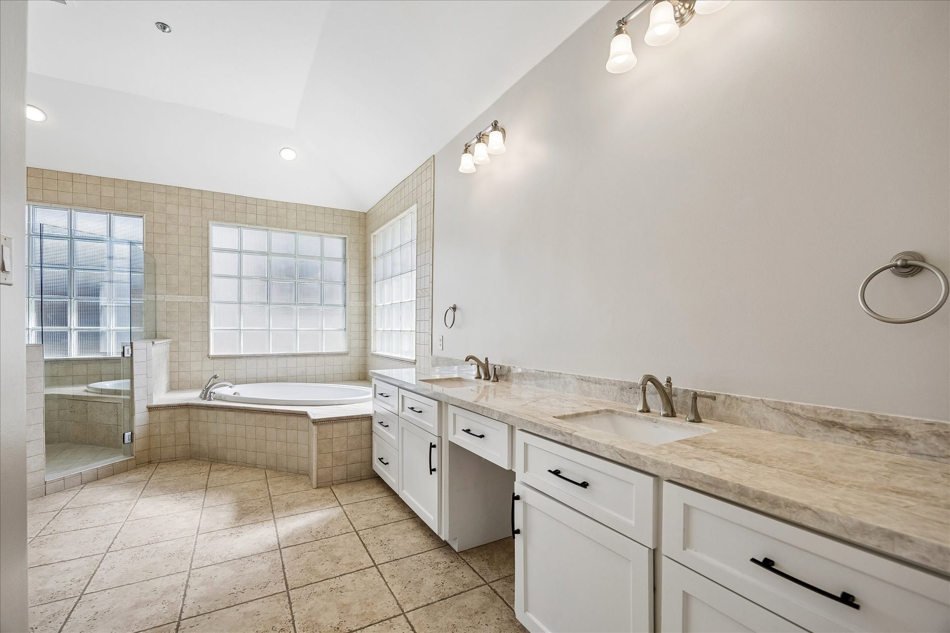 6635 Minola Street, Houston, TX 77007 6635 Minola Street, Houston, TX 77007
