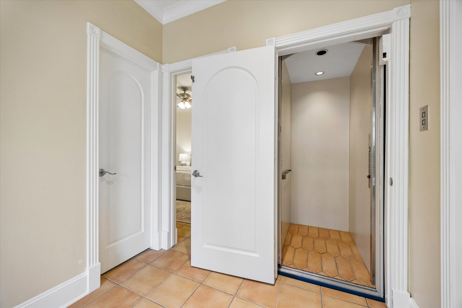 6635 Minola Street, Houston, TX 77007 6635 Minola Street, Houston, TX 77007