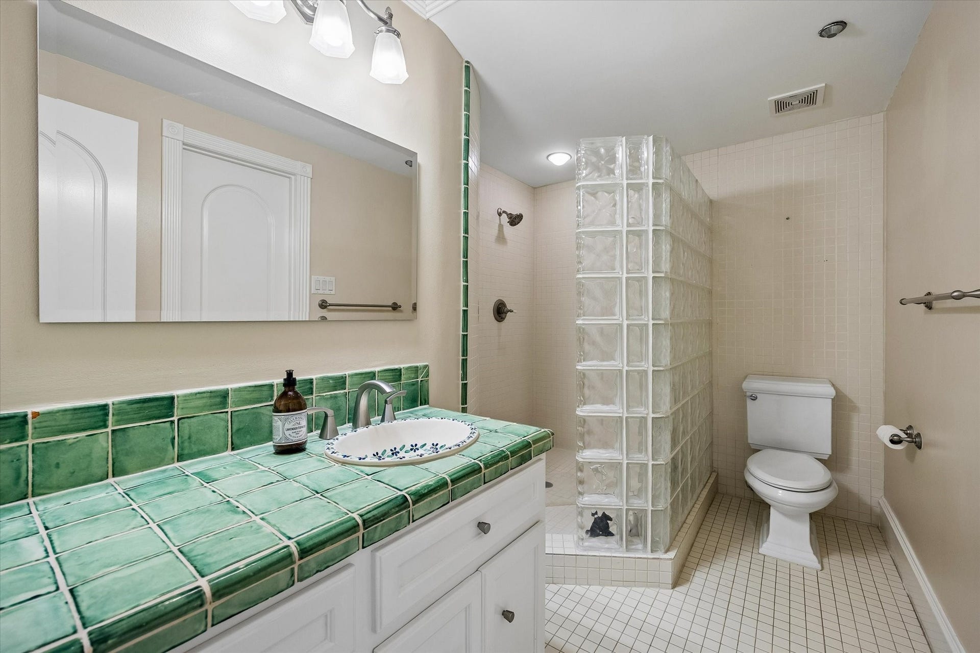 6635 Minola Street, Houston, TX 77007 6635 Minola Street, Houston, TX 77007