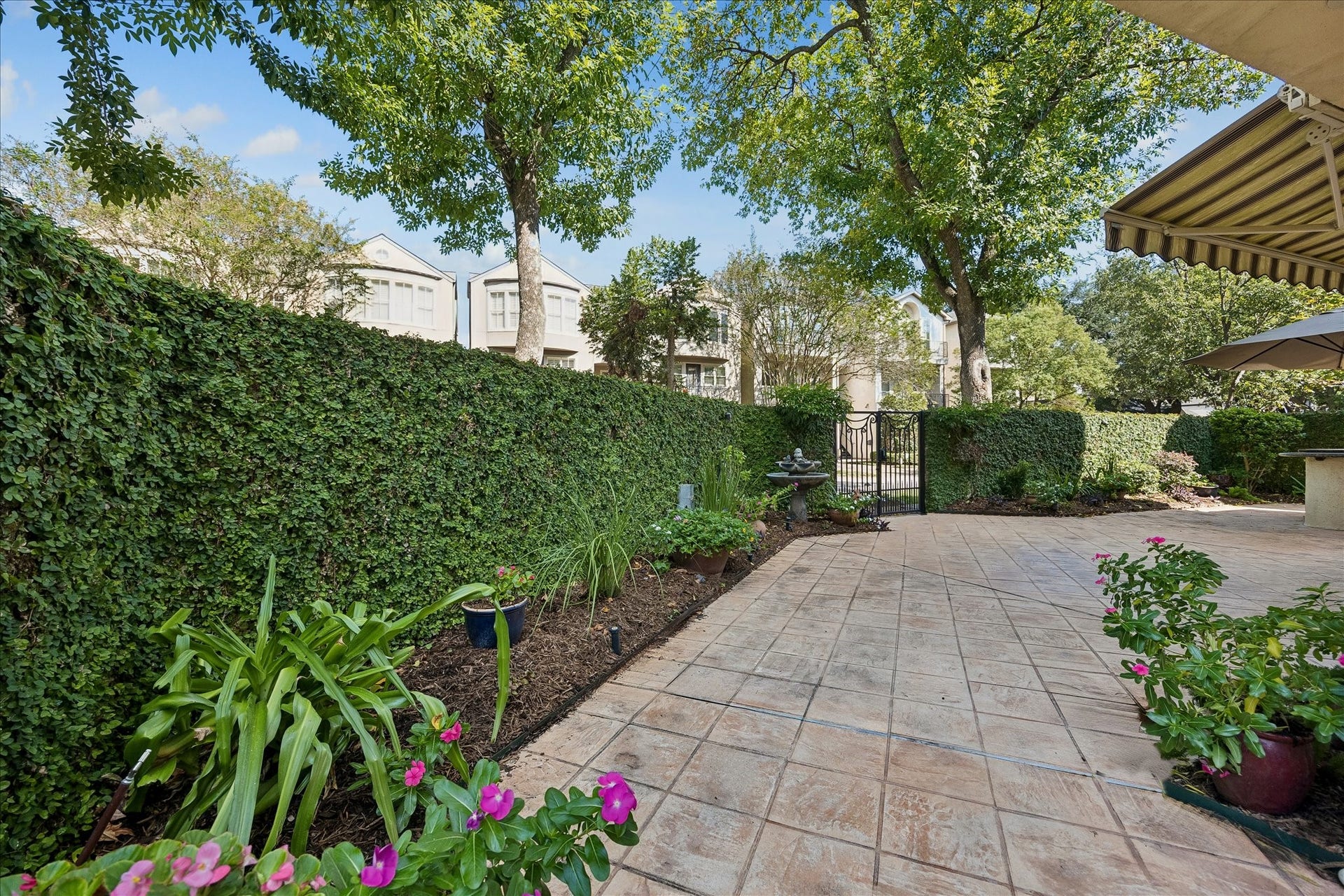 6635 Minola Street, Houston, TX 77007 6635 Minola Street, Houston, TX 77007