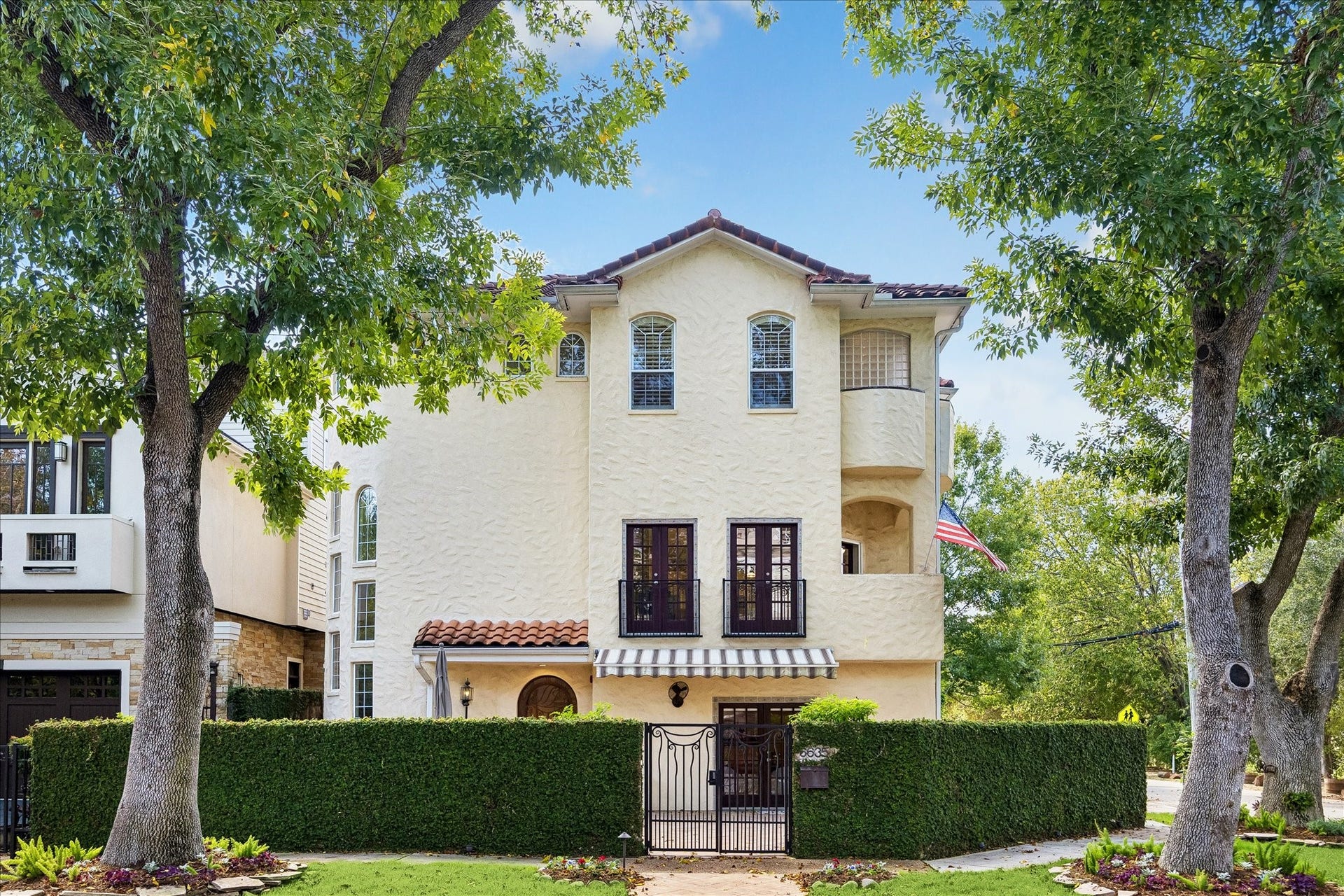 6635 Minola Street, Houston, TX 77007 6635 Minola Street, Houston, TX 77007