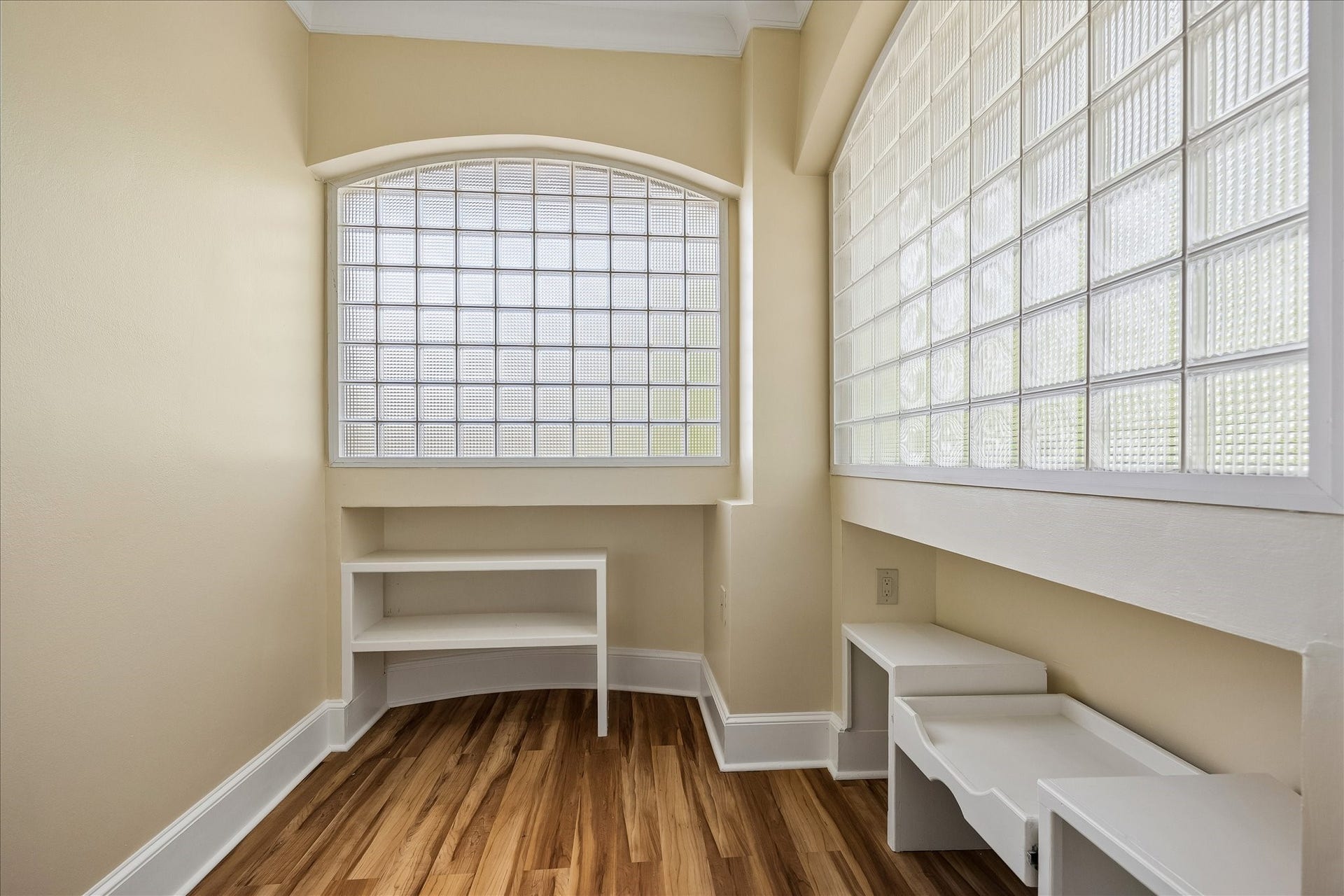 6635 Minola Street, Houston, TX 77007 6635 Minola Street, Houston, TX 77007