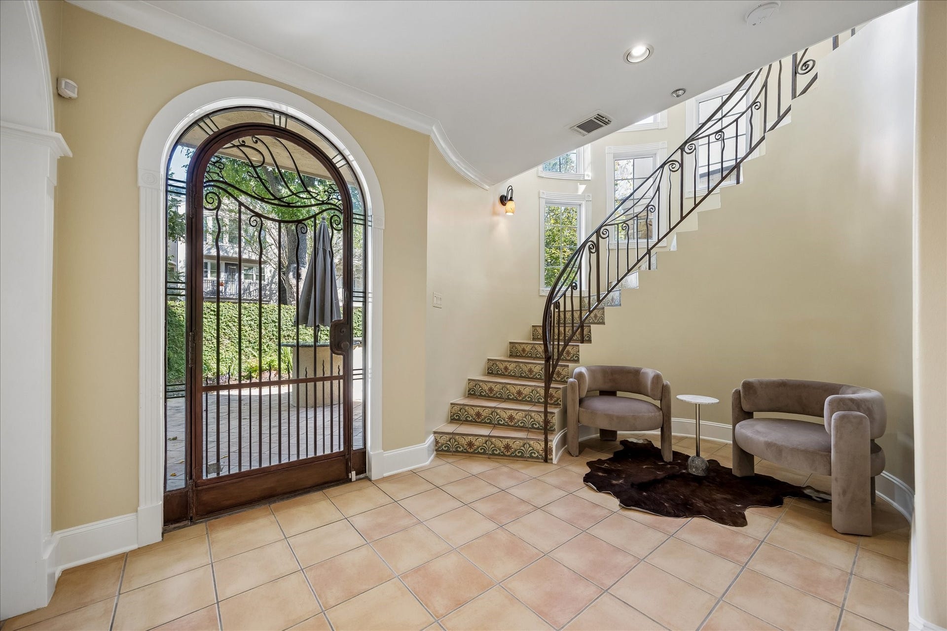 6635 Minola Street, Houston, TX 77007 6635 Minola Street, Houston, TX 77007