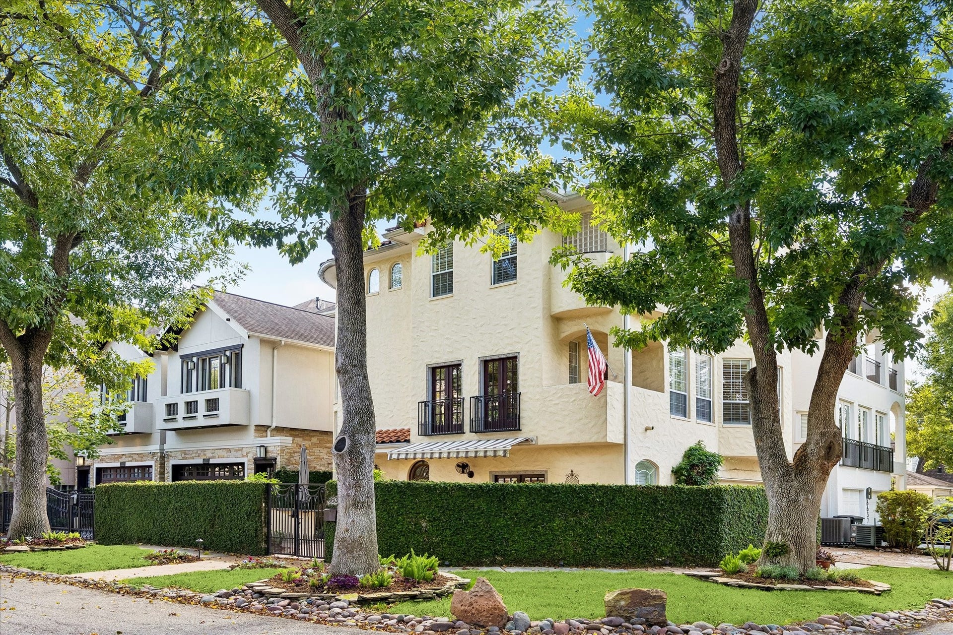 6635 Minola Street, Houston, TX 77007 6635 Minola Street, Houston, TX 77007