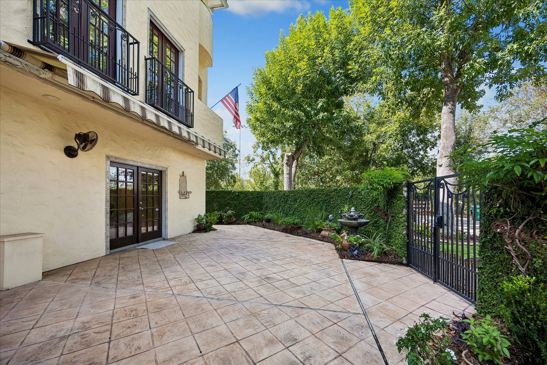 6635 Minola Street, Houston, TX 77007 6635 Minola Street, Houston, TX 77007