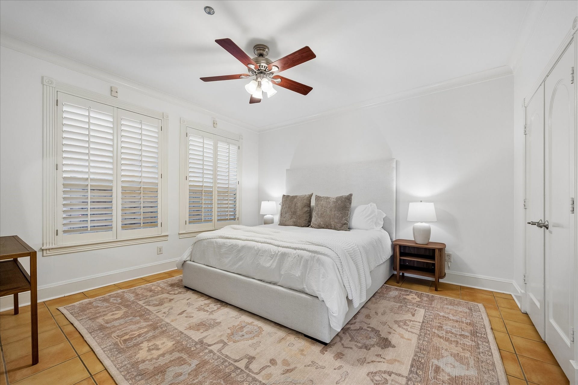 6635 Minola Street, Houston, TX 77007 6635 Minola Street, Houston, TX 77007