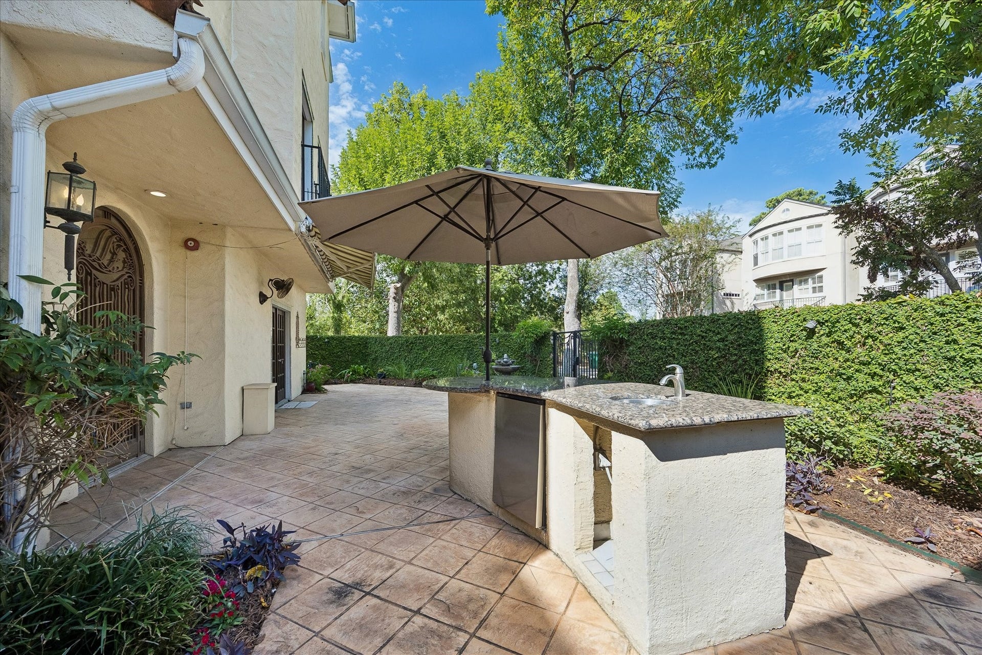 6635 Minola Street, Houston, TX 77007 6635 Minola Street, Houston, TX 77007