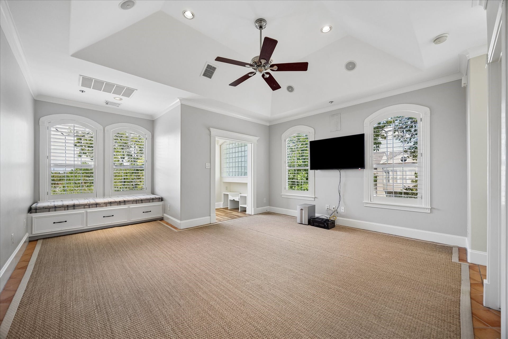 6635 Minola Street, Houston, TX 77007 6635 Minola Street, Houston, TX 77007