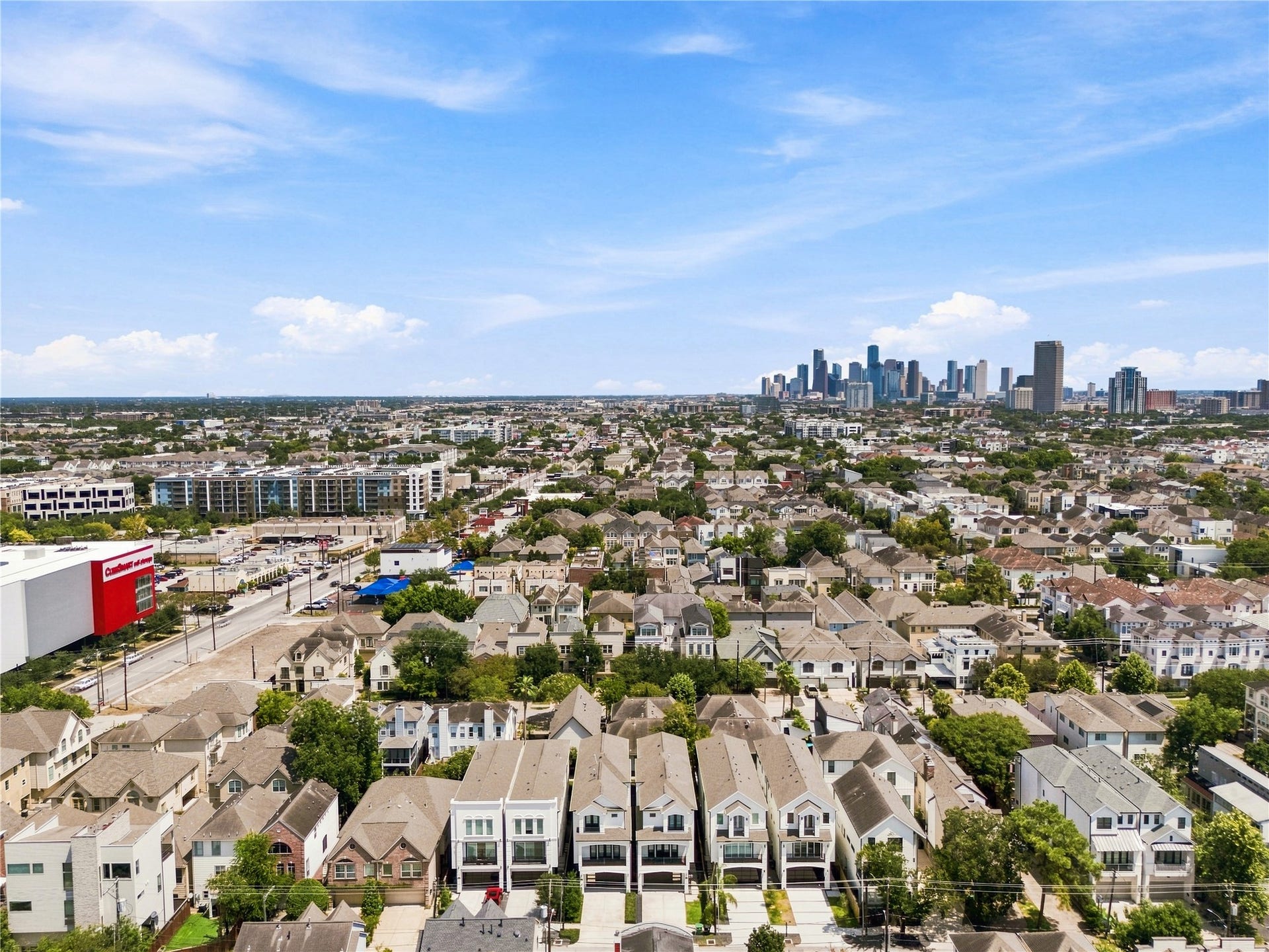 906 Knox Street, Houston, TX 77007 Set in the heart of Rice Military, 906 Knox places Memorial Park within walking distance while offering convenient access to Downtown Houston and the surrounding Inner Loop.