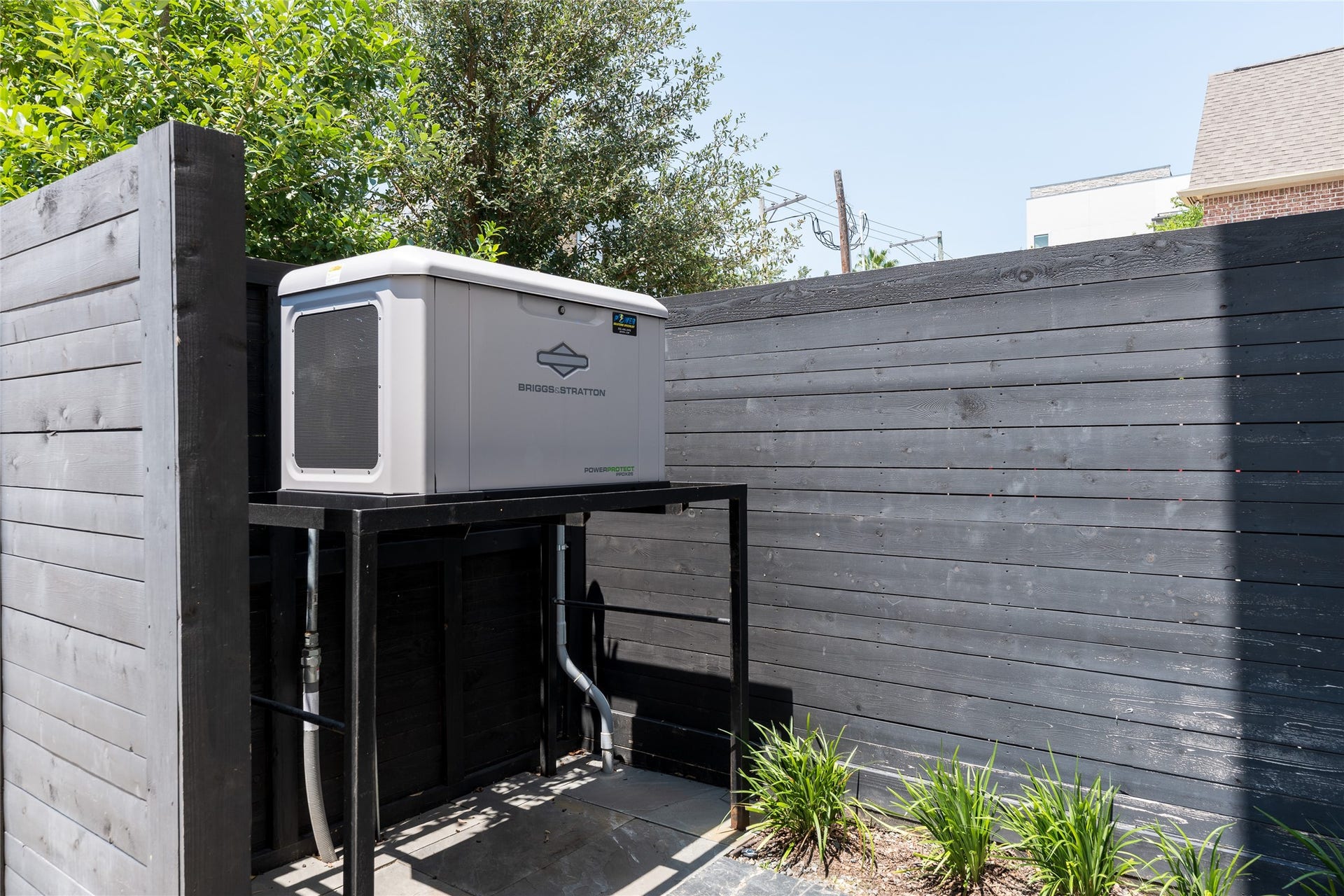 906 Knox Street, Houston, TX 77007 Equipped with a whole-house generator, 906 Knox combines its extensive designer renovation with practical upgrades designed for everyday reliability.