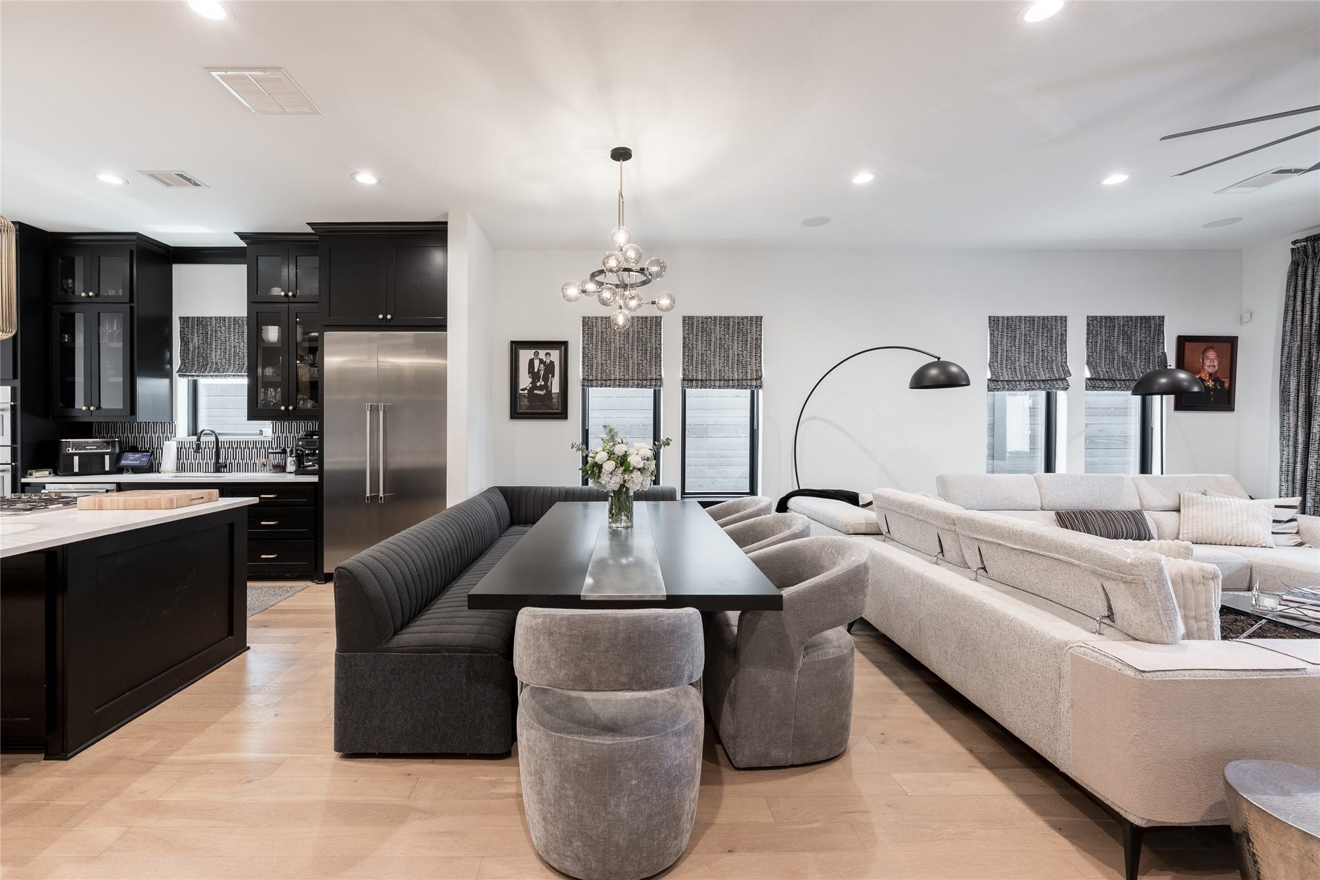 906 Knox Street, Houston, TX 77007 Positioned at the center of the main living spaces, the dining area is defined by a statement chandelier and an easy flow between cooking, dining and entertaining.