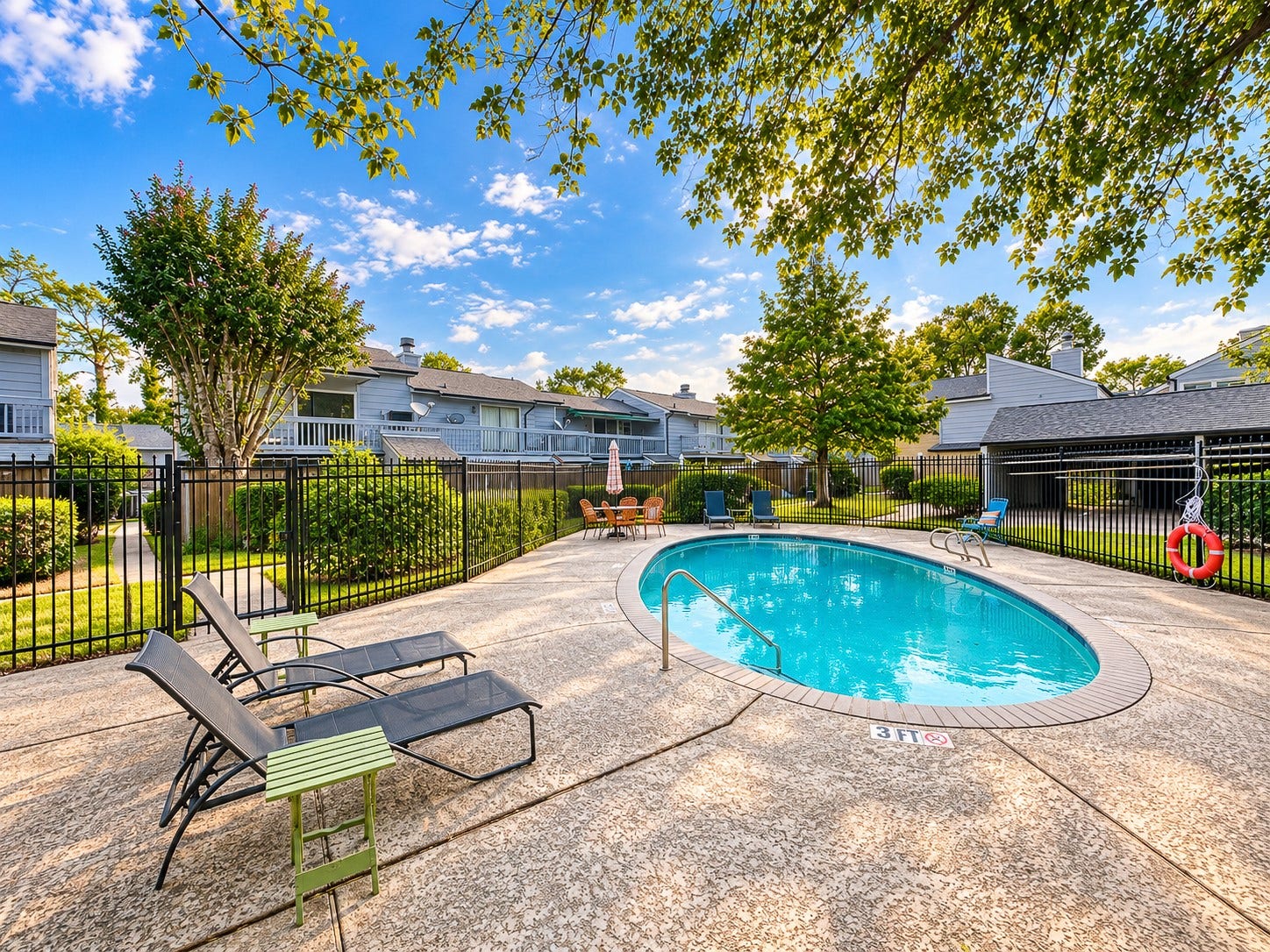 725 Worthshire Street, Houston, TX 77008 Additional community pool with spacious sundeck and landscaped surroundings
