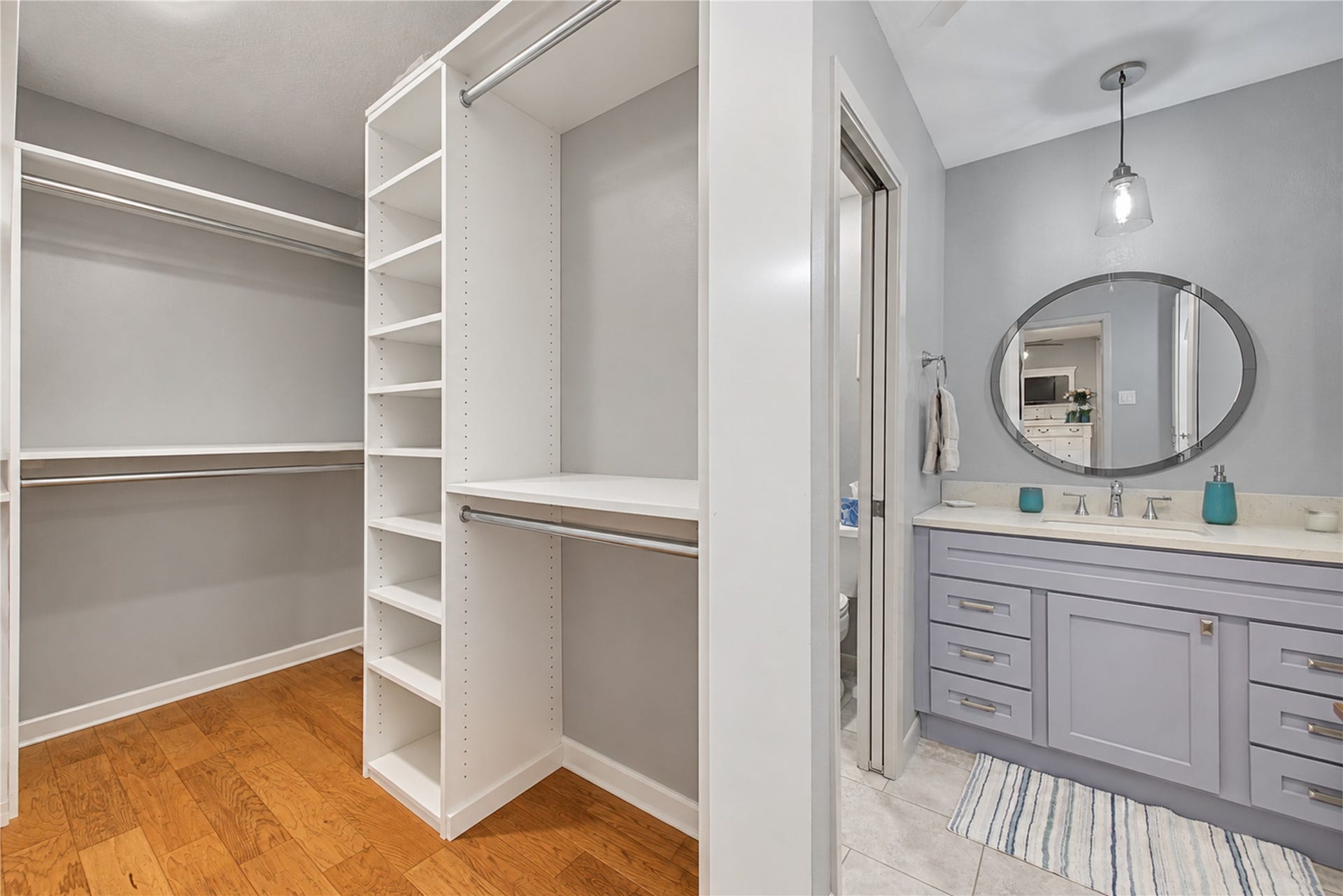 725 Worthshire Street, Houston, TX 77008 Primary bathroom vanity adjoining spacious walk-in closet.