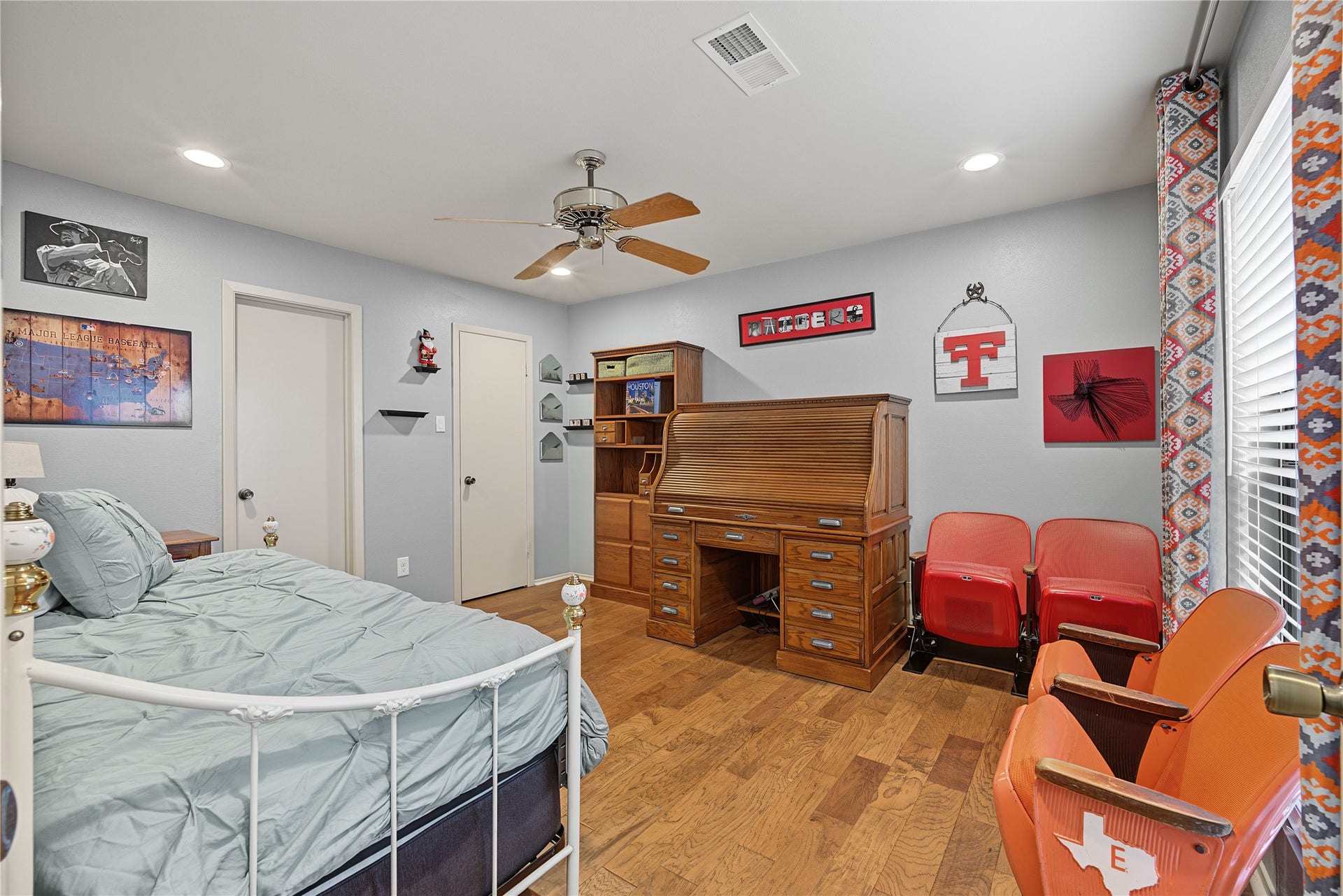 725 Worthshire Street, Houston, TX 77008 Additional bedroom featuring wood look laminate floors.