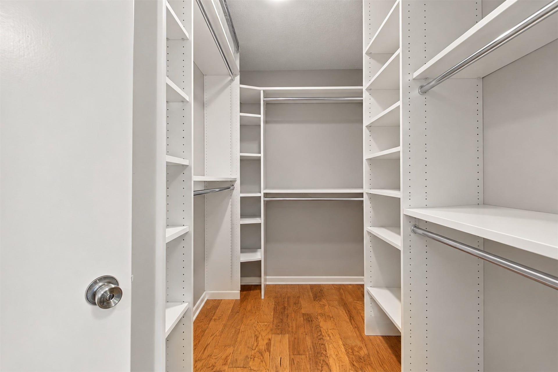 725 Worthshire Street, Houston, TX 77008 Large walk-in closet with extensive custom shelving and hanging space.