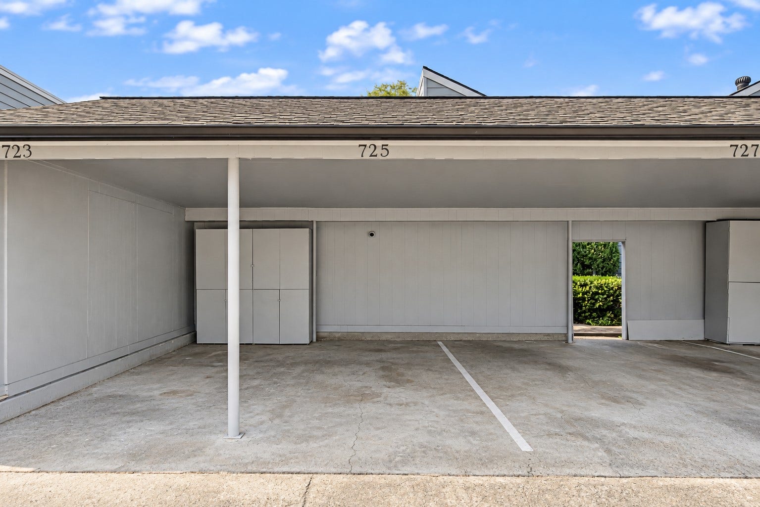 725 Worthshire Street, Houston, TX 77008 Covered parking spaces
