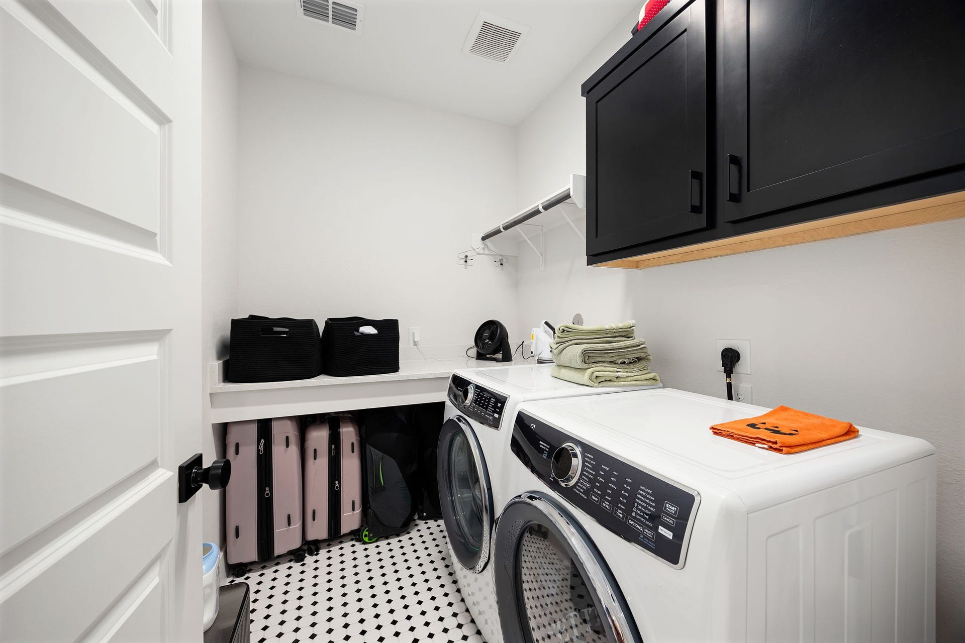 16032 Hayes Park Drive, Houston, TX 77079 16032 Hayes Park Drive, Houston, TX 77079