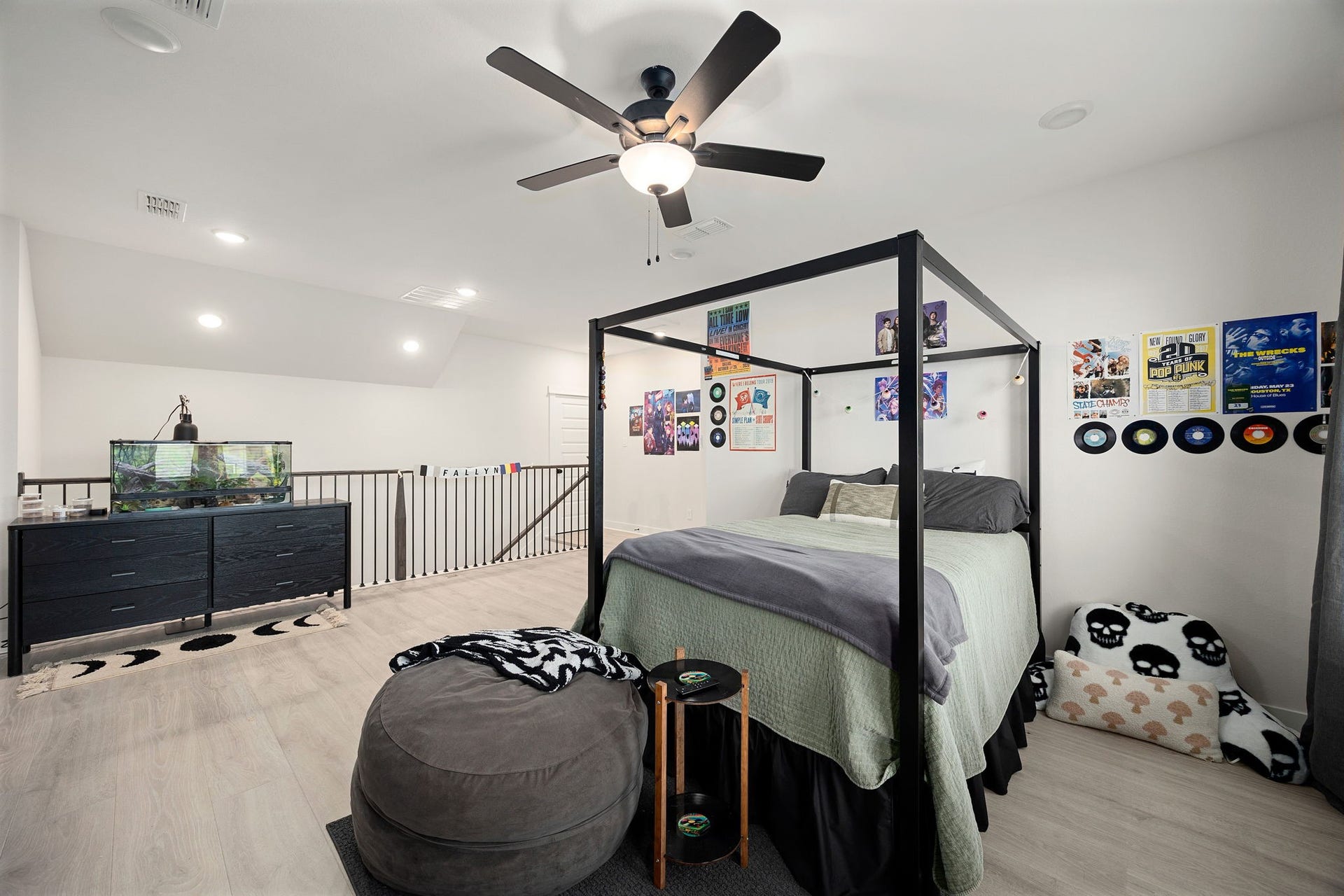16032 Hayes Park Drive, Houston, TX 77079 16032 Hayes Park Drive, Houston, TX 77079