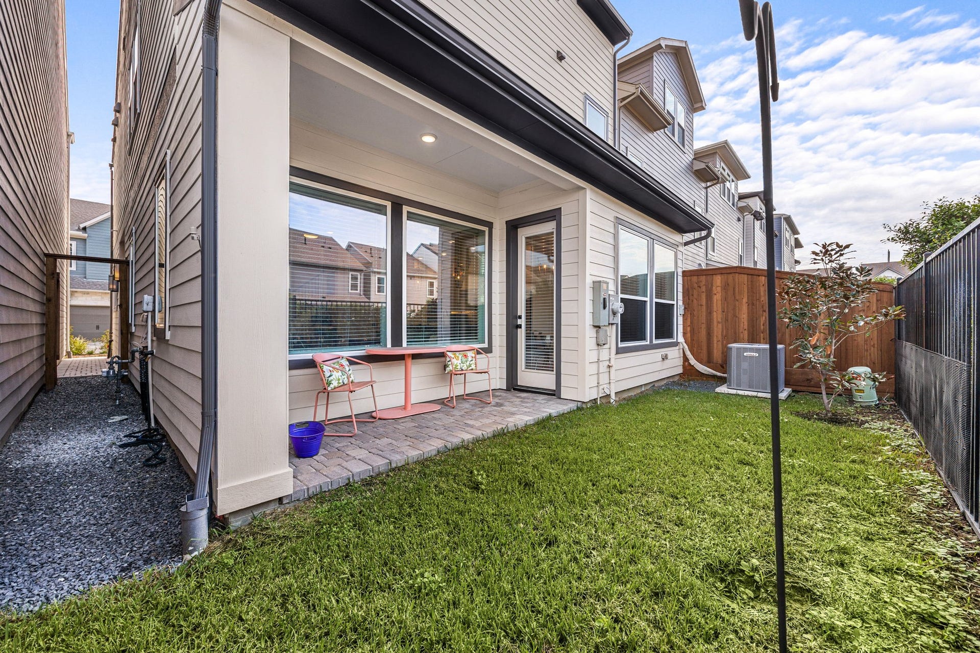 16032 Hayes Park Drive, Houston, TX 77079 16032 Hayes Park Drive, Houston, TX 77079