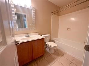 14420 Birch Knoll Lane, Houston, TX 77047 Hall bathroom on 2nd floor