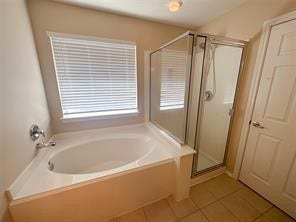 14420 Birch Knoll Lane, Houston, TX 77047 Separate shower and garden tub in the primary bath