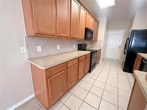 14420 Birch Knoll Lane, Houston, TX 77047 Lots of cabinet space with built-in microwave