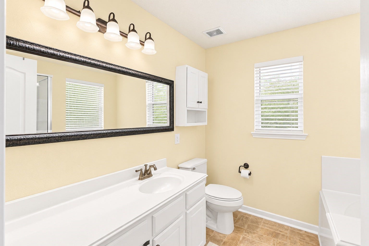 Primary Bathroom w/ Shower & Tub