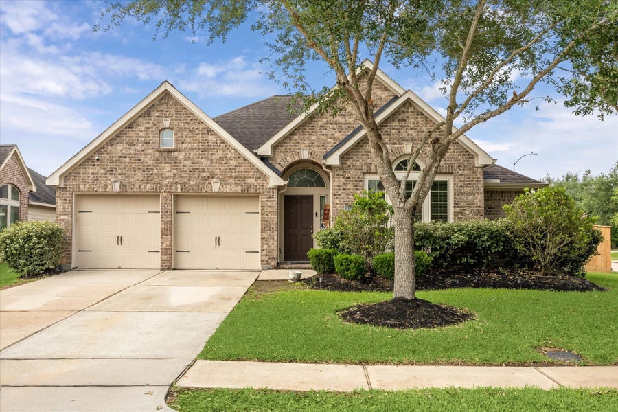 Property photo for 14116 Timber Bluff Drive, Pearland, TX
